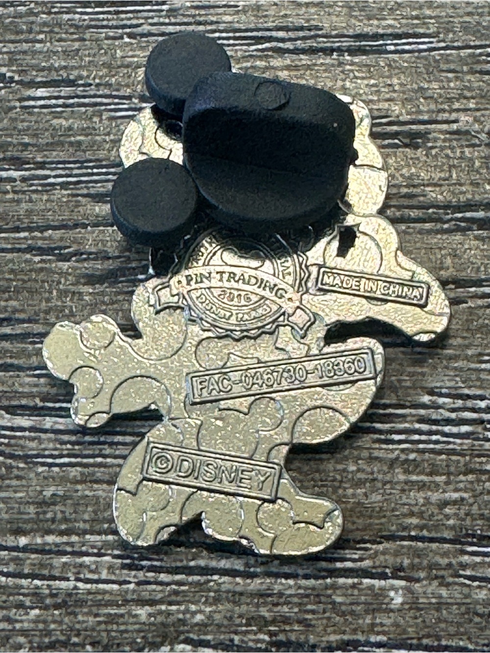 Disney Minnie Mouse Red Black White Yellow Enamel Brooch Pin - Picture 2 of 2